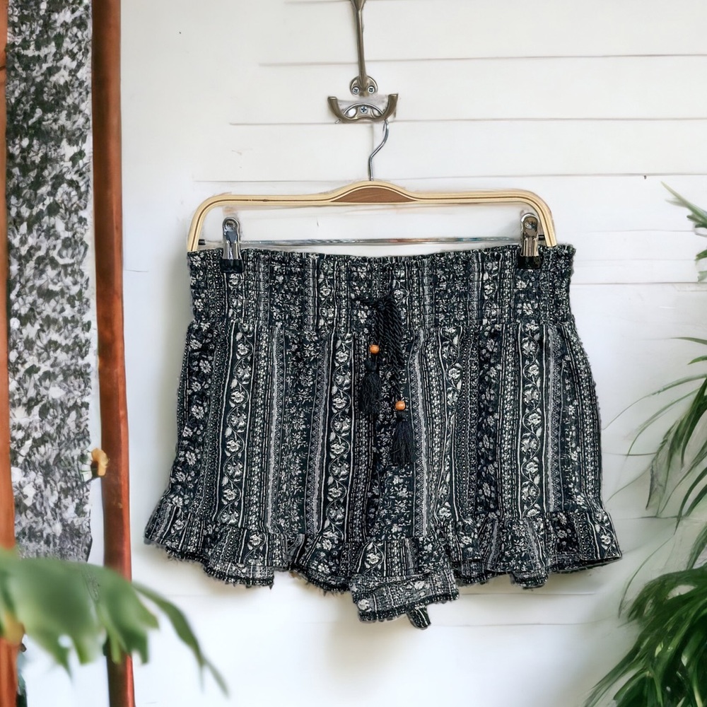 Boho Ruffle Shorts Size L (11-13) | No Boundaries Elastic Waist Shorts